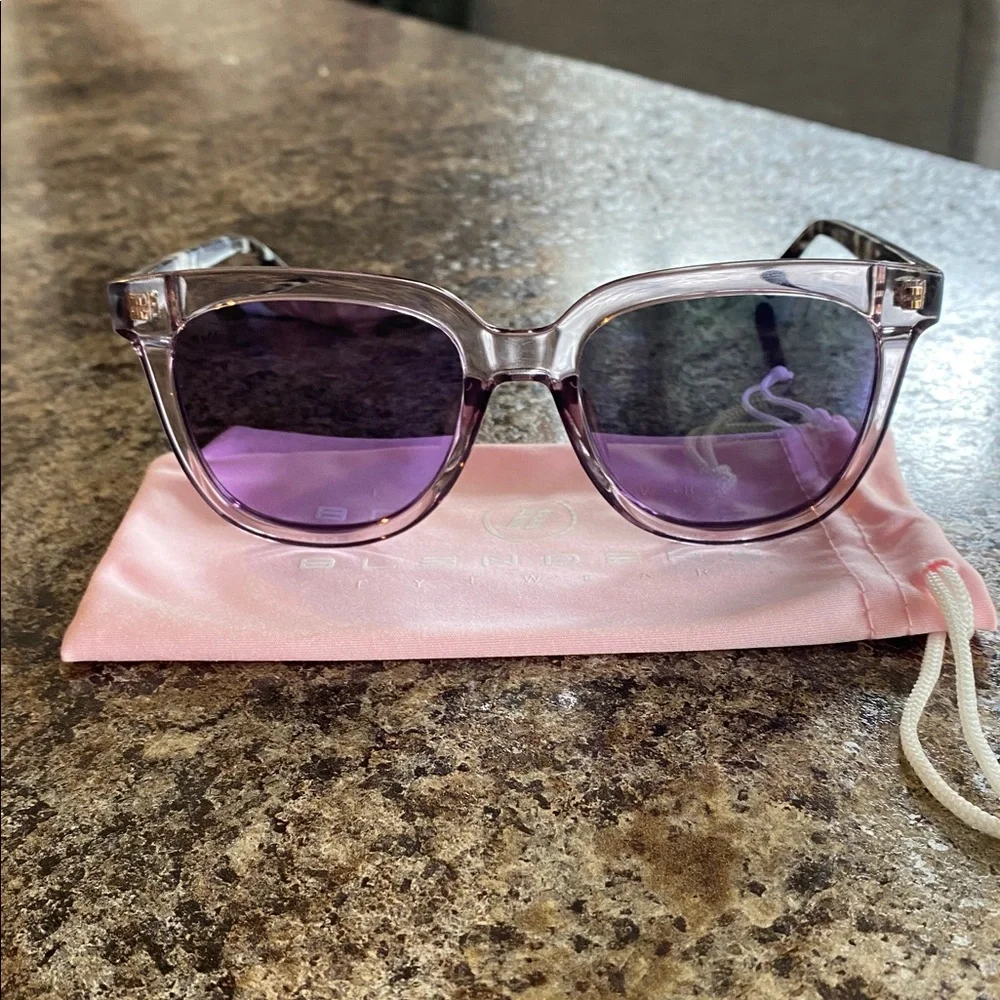 Blenders Grove- Lilac Lush polarized sunglasses - Picture 3 of 10